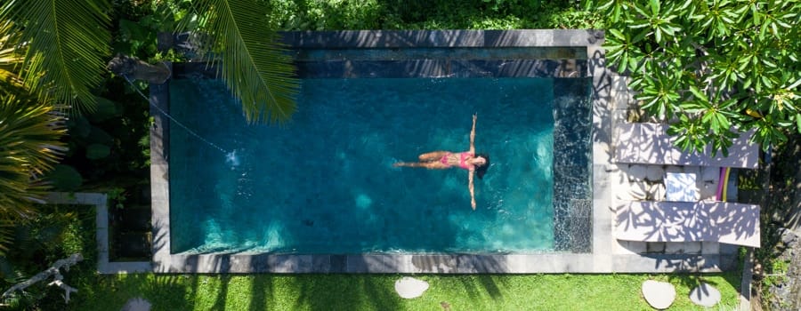 Prix piscine semi-enterrée dans votre jardin